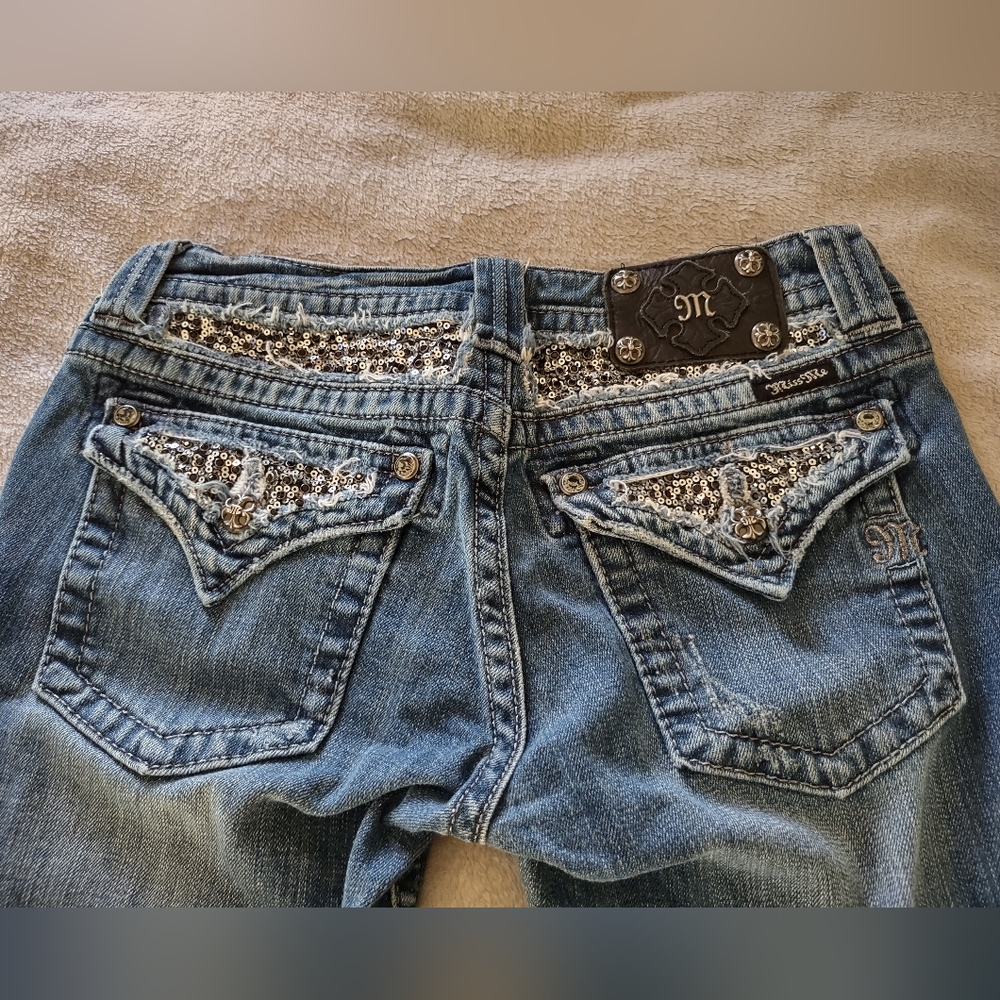 Miss Me! Women's Medium Blue Wash Denim Shorts/Distressed/Size 28 - Picture 9 of 9